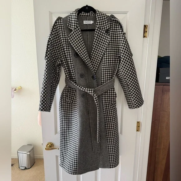 Quaint Black and White Houndstooth Wool Cashmere Coat
